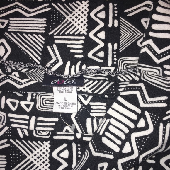 Dots Aztec print mini skirt . - Picture 2 of 2